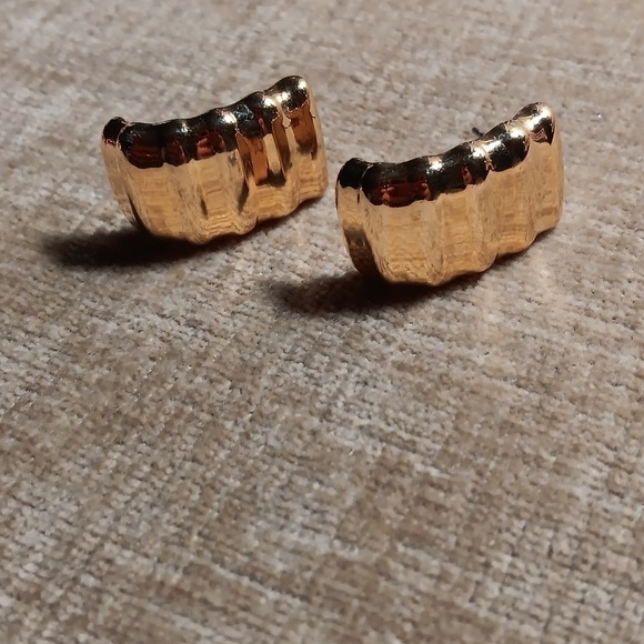 Napier Vintage Gold Tone Post Earrings - Picture 3 of 6